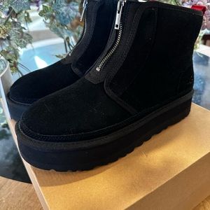 New Ugg Neumel Platform. Black. Size 9
